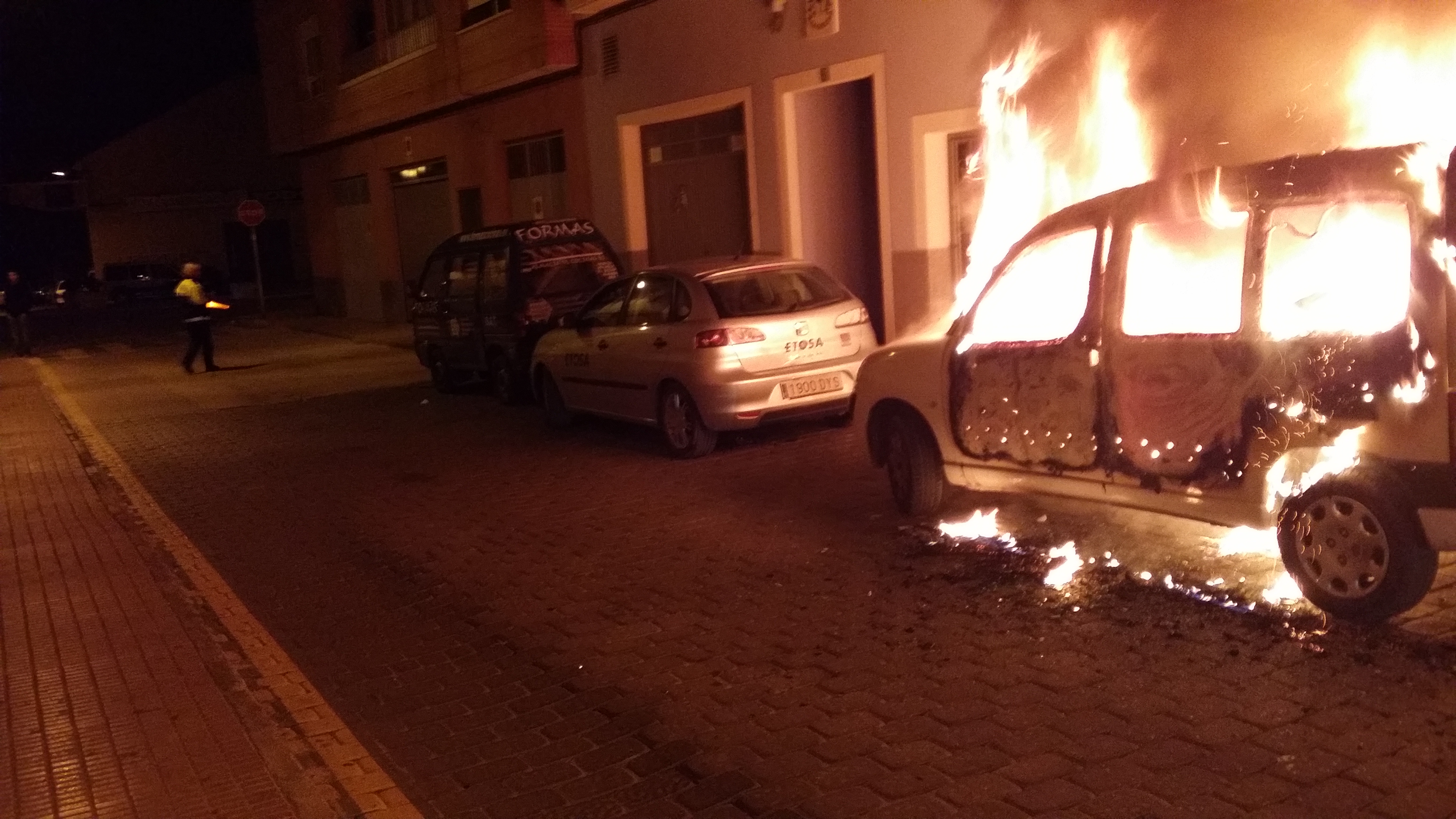 2014-12-14 incendio coches2