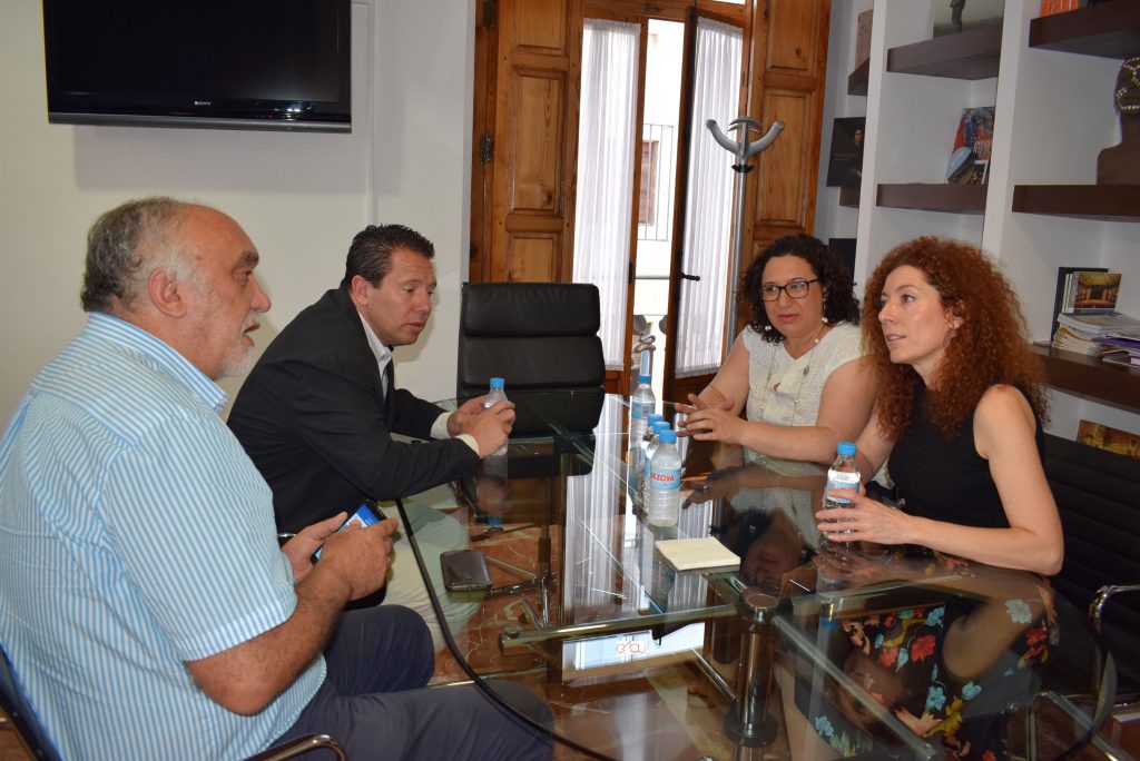 reunión del alcalde de mula y la alcaldesa de pliego con la secretaria general de la consejería de turismo, cultura y medio ambiente 2