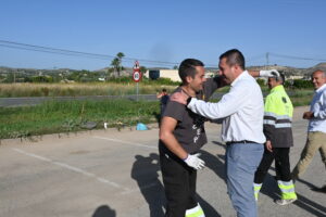 Juan Jesús Moreno García junto a miemrbros de la Asociación Intedis