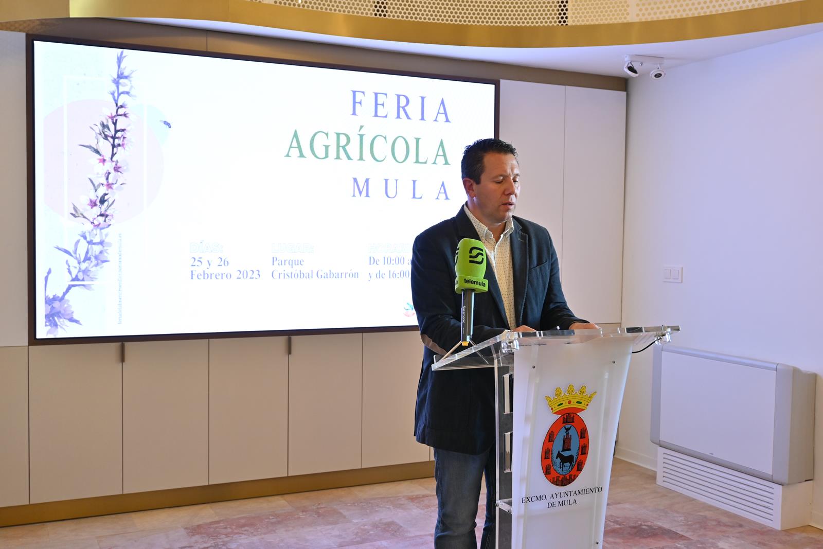El alcalde de Mula Juan Jesús Moreno presentando la I Feria Agrícola.