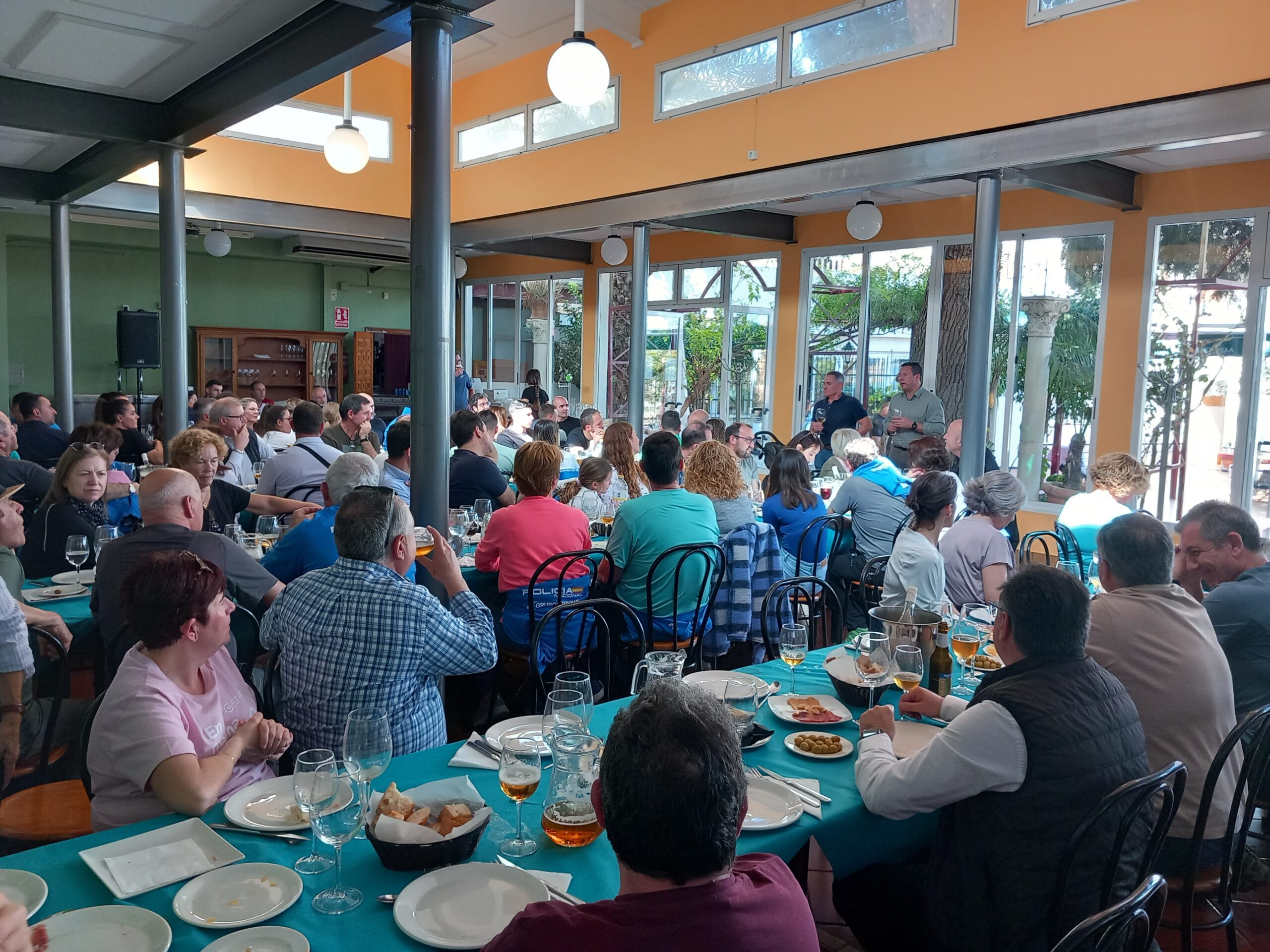 Comida de convivencia Policía Nacional en Mula