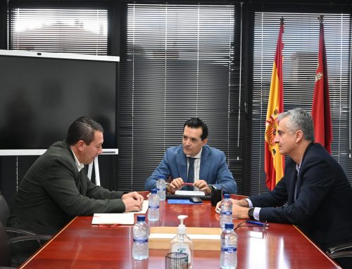 El alcalde de Mula exige mejoras en las carreteras del municipio y la construcción de viviendas para jóvenes al consejero de Fomento