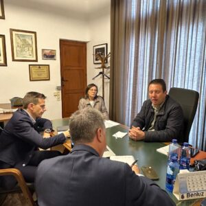 El Alcalde de Mula y la Concejala de Servicios Sociales se reúnen con Caixabank para abordar la cuestión de la vivienda social