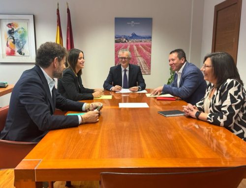 SANIDAD | Alcalde y concejala de Sanidad se reúnen con el consejero de Sanidad